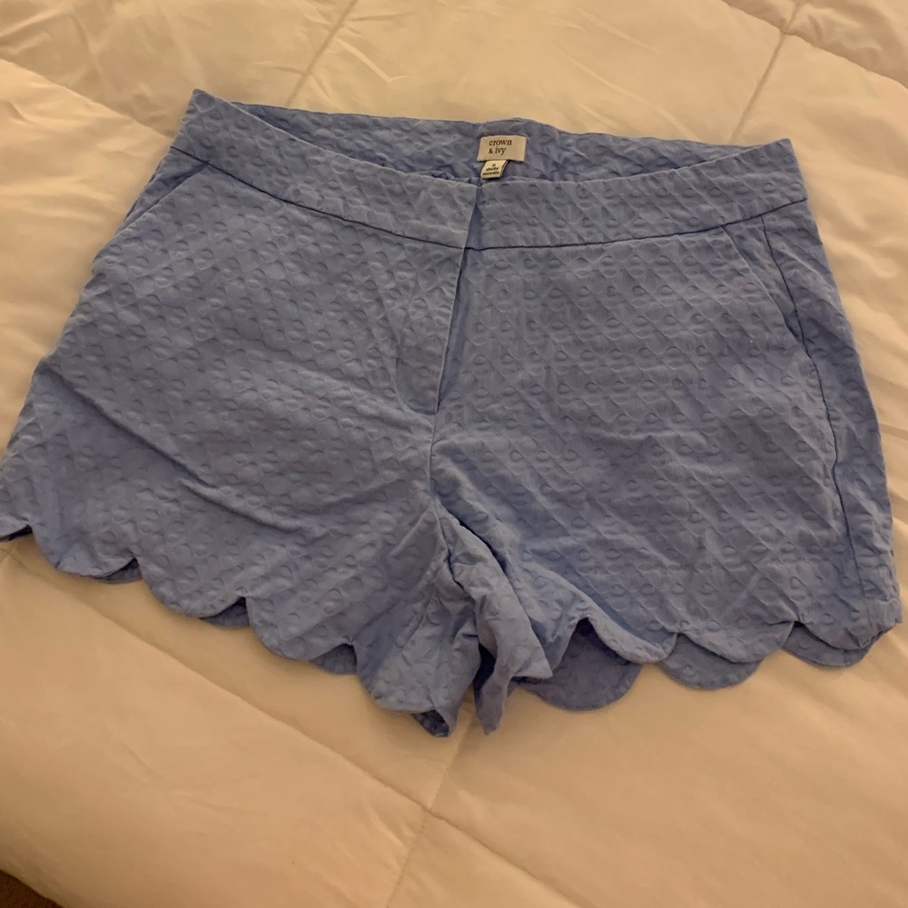 Crown & Ivy Scalloped Shelby Shorts